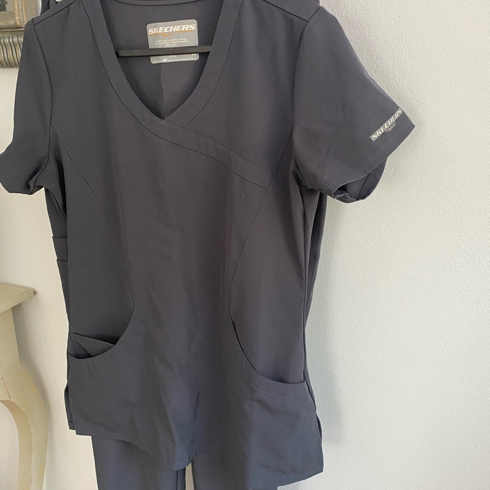 Skechers scrub set
